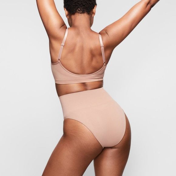 CT1314a SKIMS CORE CONTROL BRIEF COLOR SIENNA S/M - Picture 3 of 3